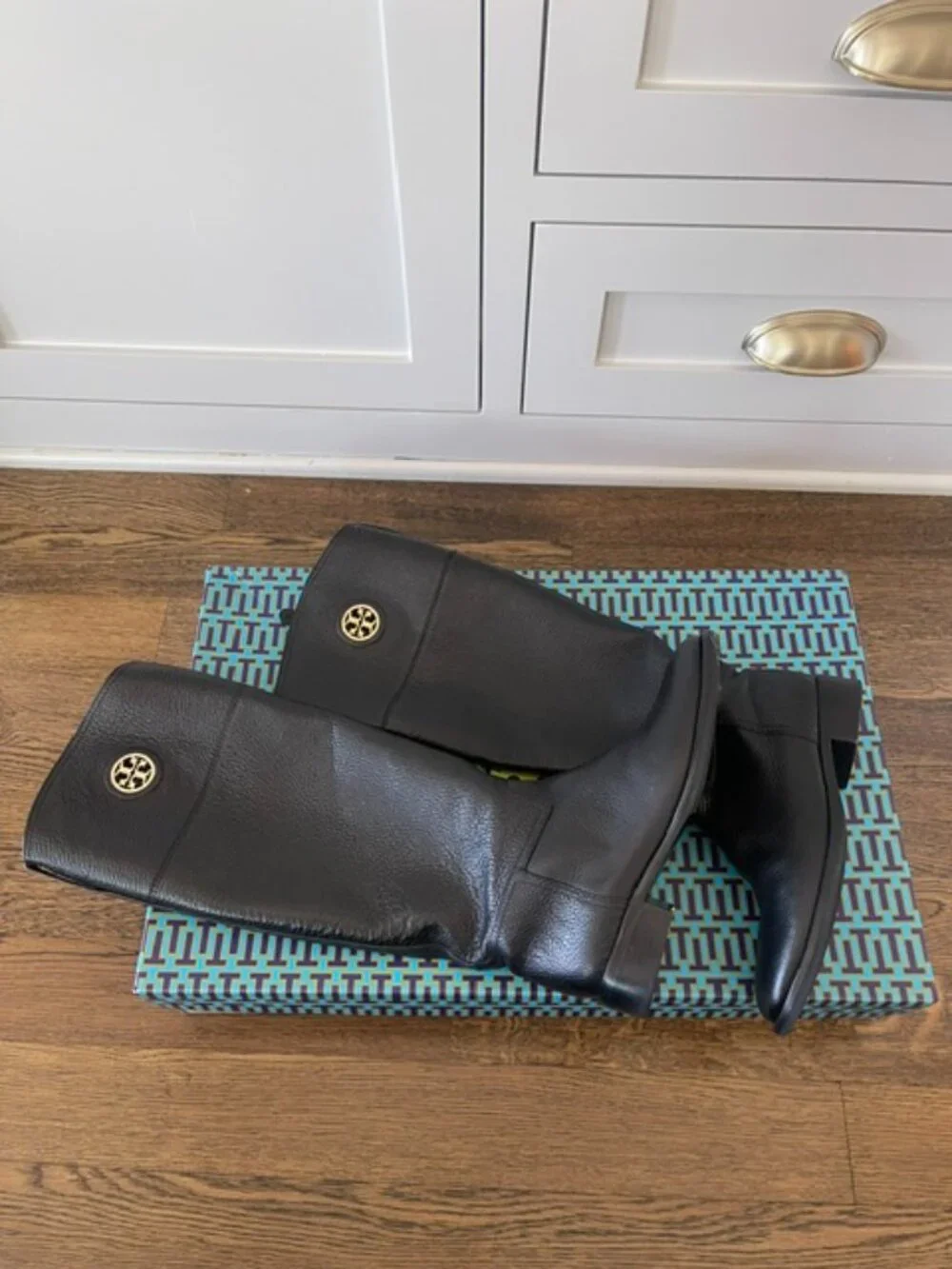 Tory Burch Derrah Black Pebbled Leather Tall Riding Boots Logo 8.5 Box (EUC)